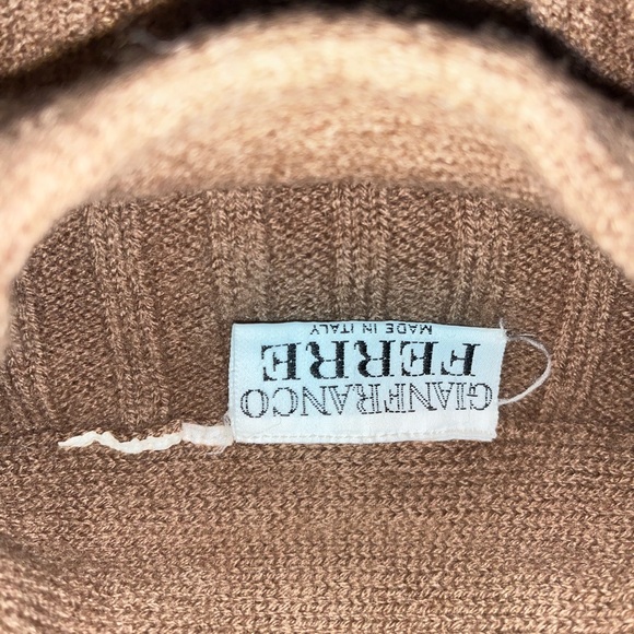 GIANFRANCO FERRE WOMENS SMALL SWEATER - Picture 3 of 4